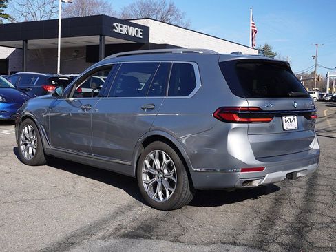 Used 2023 BMW X7 xDrive40i w/ Parking Assistance Package AWD/4WD image 11