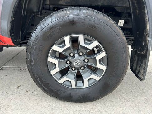 Used 2017 Toyota Tacoma TRD Off-Road AWD/4WD image 31