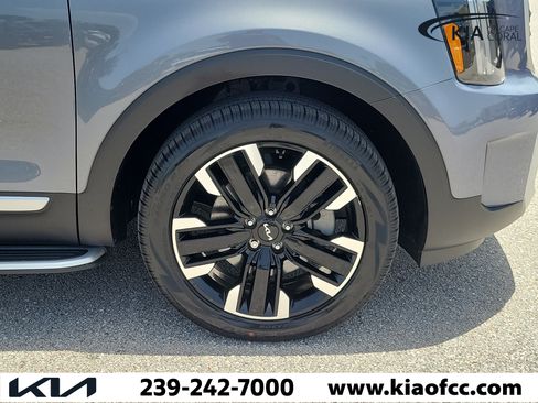 Certified 2025 Kia Telluride SX w/ SX Captain's Chair Package FWD image 7