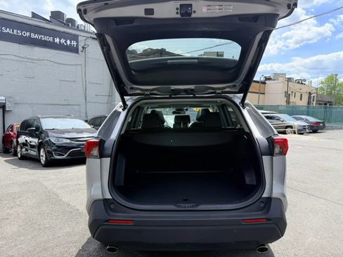 Used 2021 Toyota RAV4 XLE Premium AWD/4WD image 19