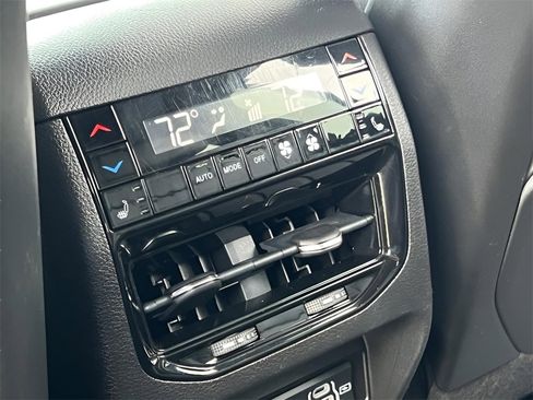 Used 2022 Jeep Grand Cherokee L Overland w/ Luxury Tech Group IV image 19