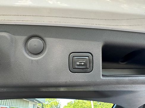 Used 2021 Chevrolet Equinox Premier image 8