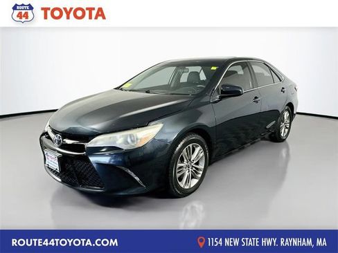 Used 2015 Toyota Camry SE w/ Moonroof Package FWD image 1