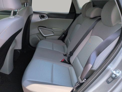Used 2025 Kia Soul LX w/ LX Technology Package FWD image 18