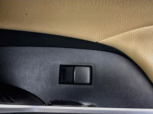 Used 2021 Toyota RAV4 LE FWD image 30