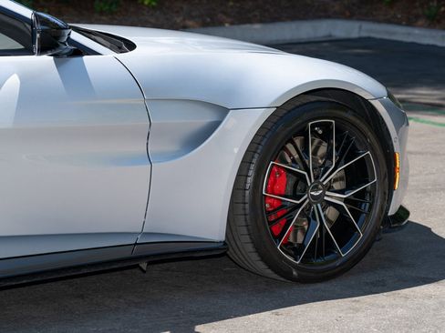 Used 2023 Aston Martin V8 Vantage Roadster image 10
