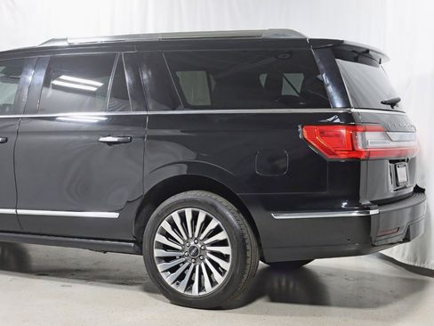 Used 2018 Lincoln Navigator L Reserve w/ Technology Package AWD/4WD image 11