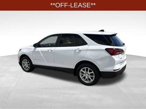 Used 2023 Chevrolet Equinox LS w/ LS Convenience Package AWD/4WD image 4