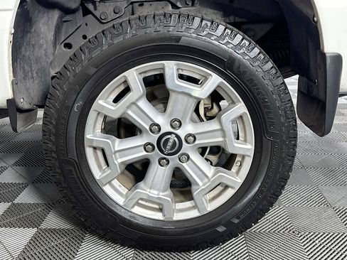 Used 2023 Nissan Titan SV w/ SV Convenience Package image 35