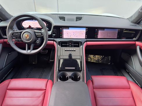 Used 2025 Porsche Panamera image 13