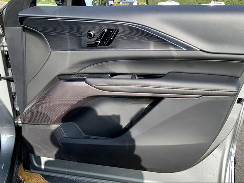 Used 2025 Cadillac Lyriq Luxury image 22