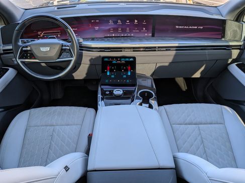 Certified 2025 Cadillac Escalade IQ Luxury 1 AWD/4WD image 14