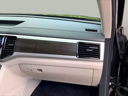 Used 2022 Volkswagen Atlas SE w/ Panoramic Sunroof Package AWD/4WD image 19