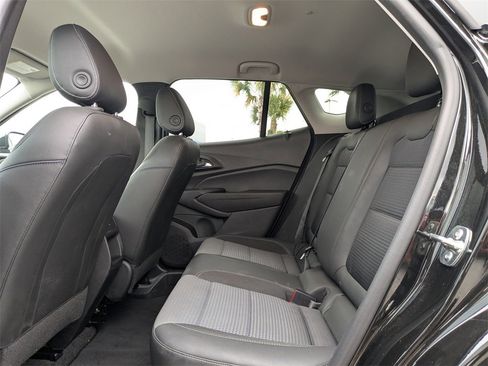 Certified 2025 Chevrolet Trax LT image 15