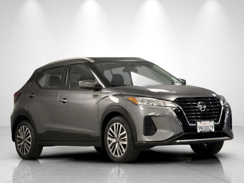 Used 2021 Nissan Kicks SV FWD image 7