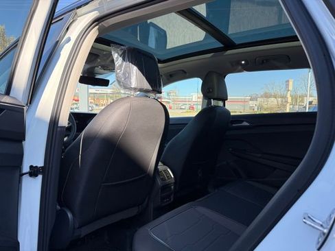 New 2026 Volkswagen Taos SE FWD image 13