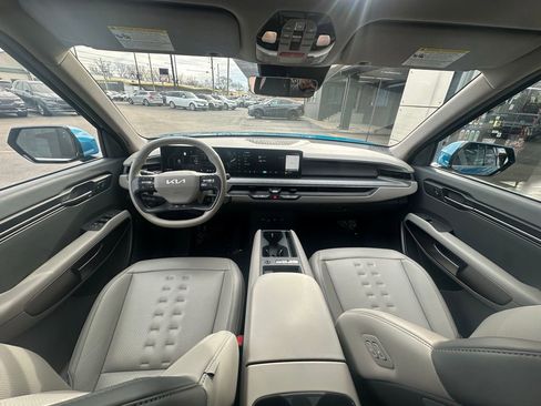 Used 2025 Kia EV9 Wind image 2