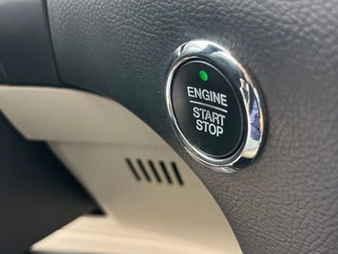 Used 2019 Ford Edge Titanium FWD image 19