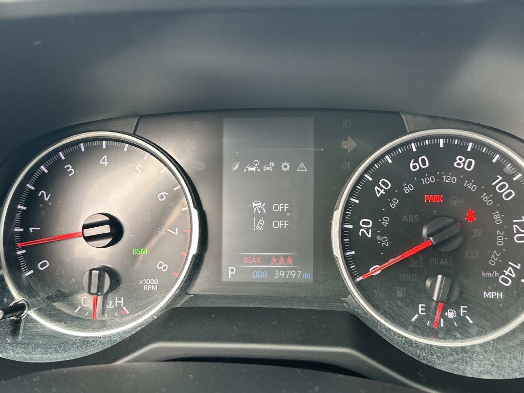 Used 2022 Toyota RAV4 XLE Premium AWD/4WD image 29