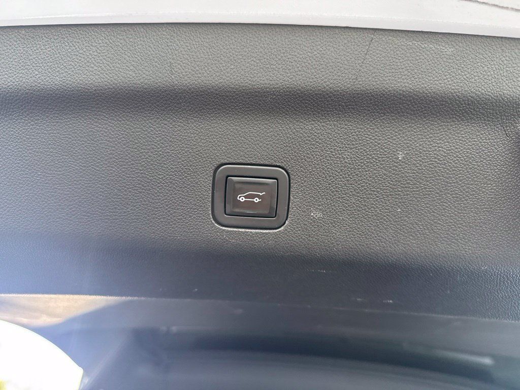 Used 2021 Chevrolet Tahoe High Country RWD image 25