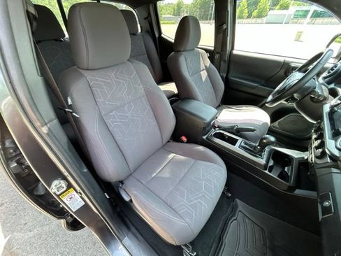 Used 2016 Toyota Tacoma TRD Off-Road w/ Premium & Technology Package AWD/4WD image 36