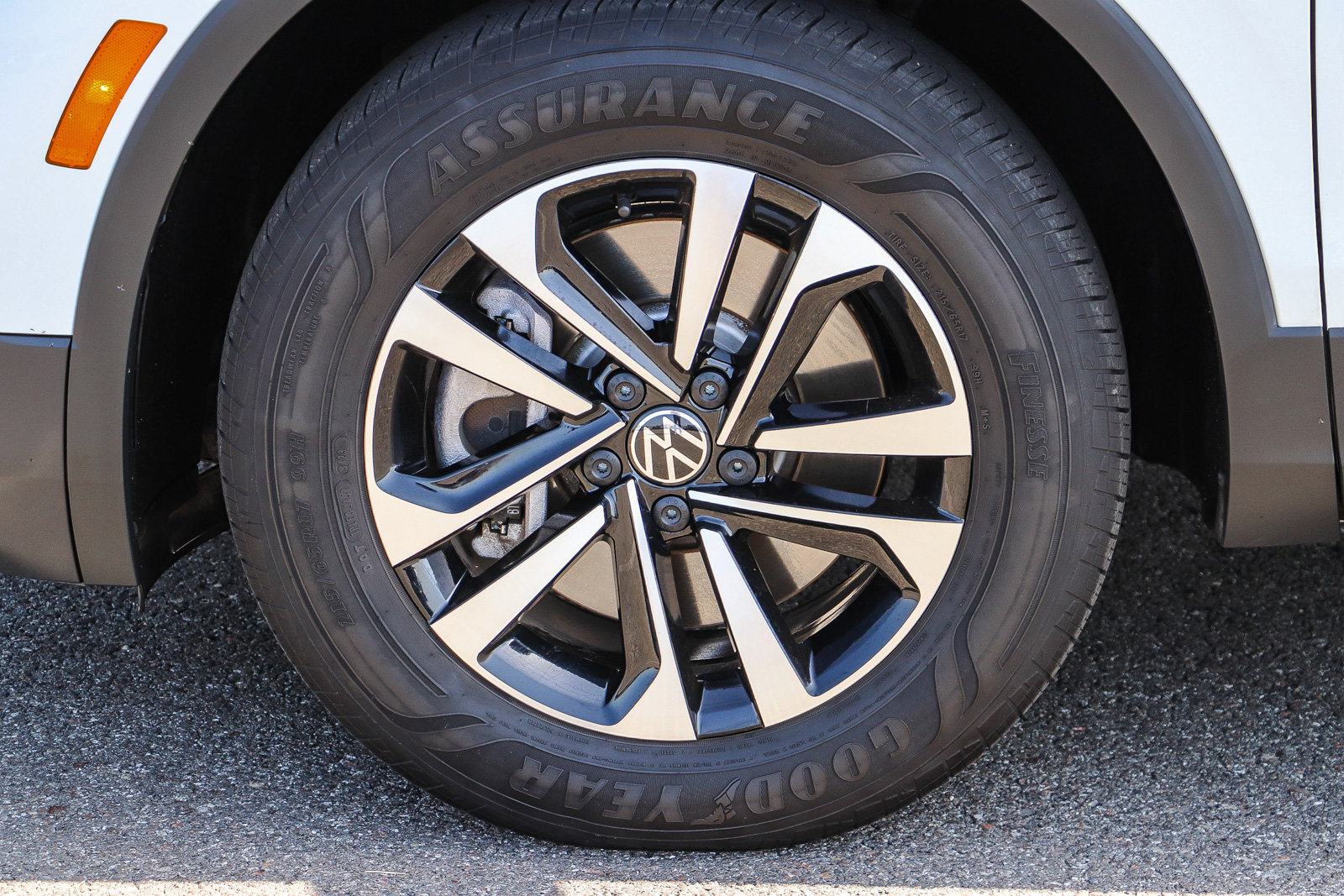 Used 2024 Volkswagen Tiguan S AWD/4WD image 11