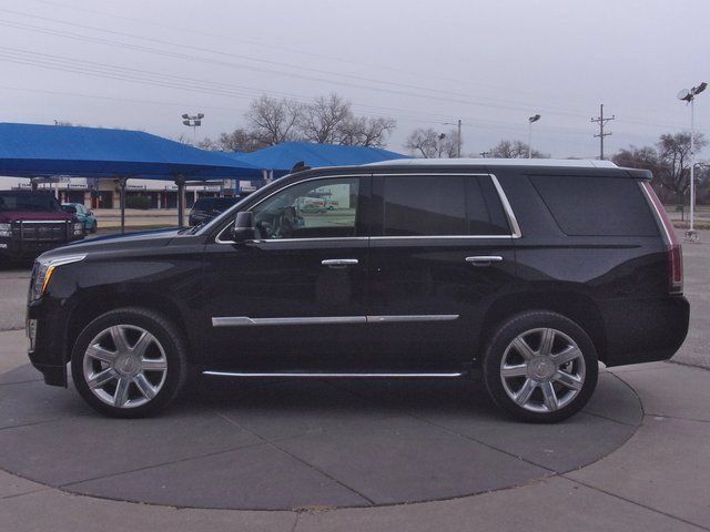 Used 2020 Cadillac Escalade Premium Luxury AWD/4WD image 22