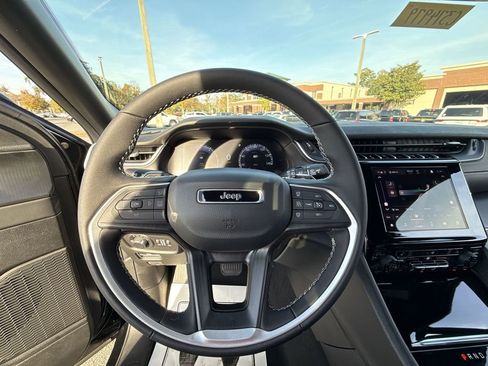 New 2025 Jeep Grand Cherokee Altitude w/ Trailer Tow Package image 12