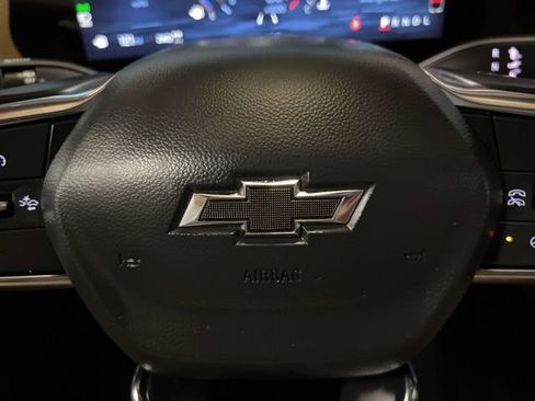 Used 2025 Chevrolet Equinox ACTIV w/ Safety and Technology Package image 40