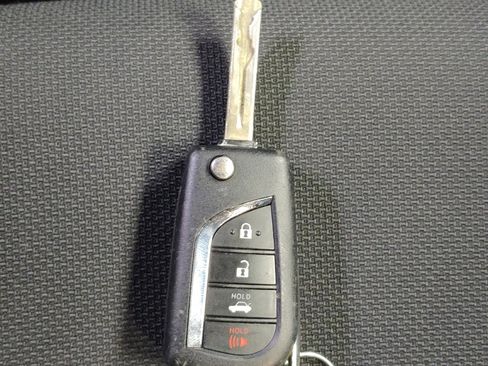 Used 2022 Toyota Corolla SE image 32