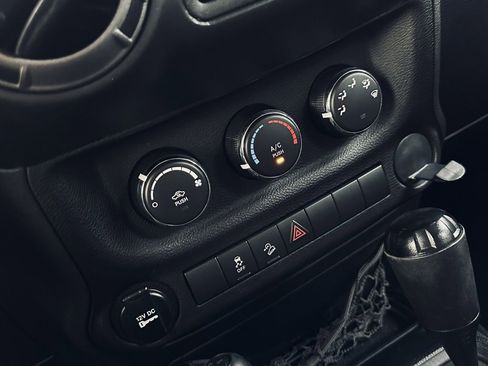 Used 2013 Jeep Wrangler Unlimited Sport image 15