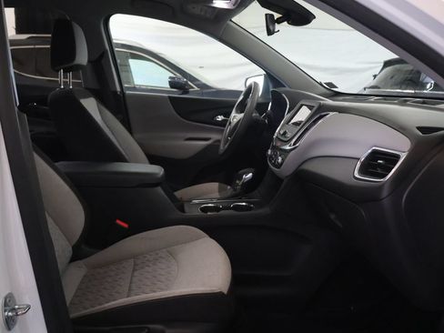 Used 2022 Chevrolet Equinox LS w/ LS Convenience Package FWD image 9