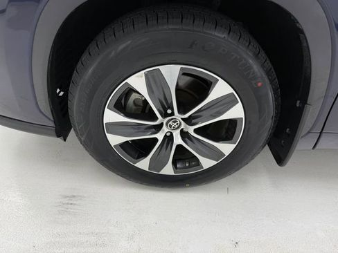 Used 2023 Toyota Highlander XLE FWD image 7