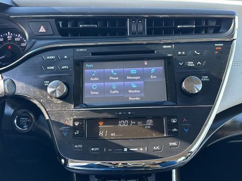 Used 2016 Toyota Avalon XLE image 31