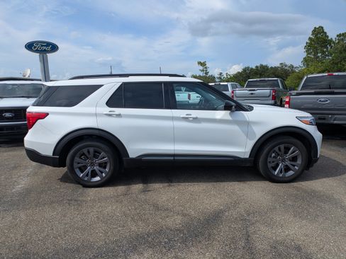 Used 2023 Ford Explorer XLT w/ Equipment Group 202A RWD image 3