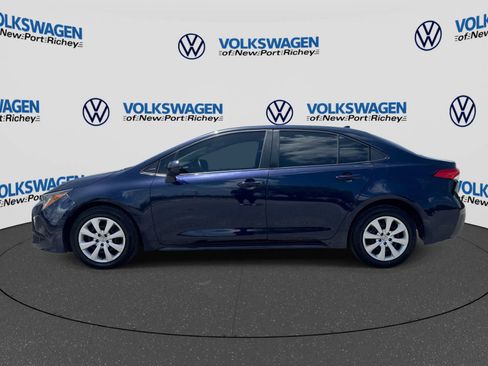 Used 2023 Toyota Corolla LE FWD image 3