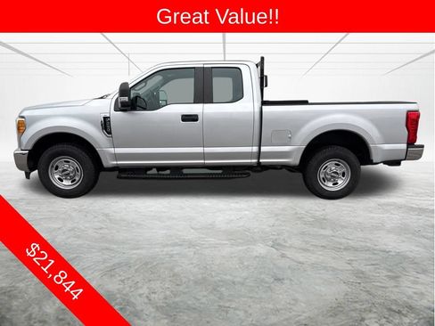 Used 2017 Ford F250 XL w/ Power Equipment Group RWD image 2