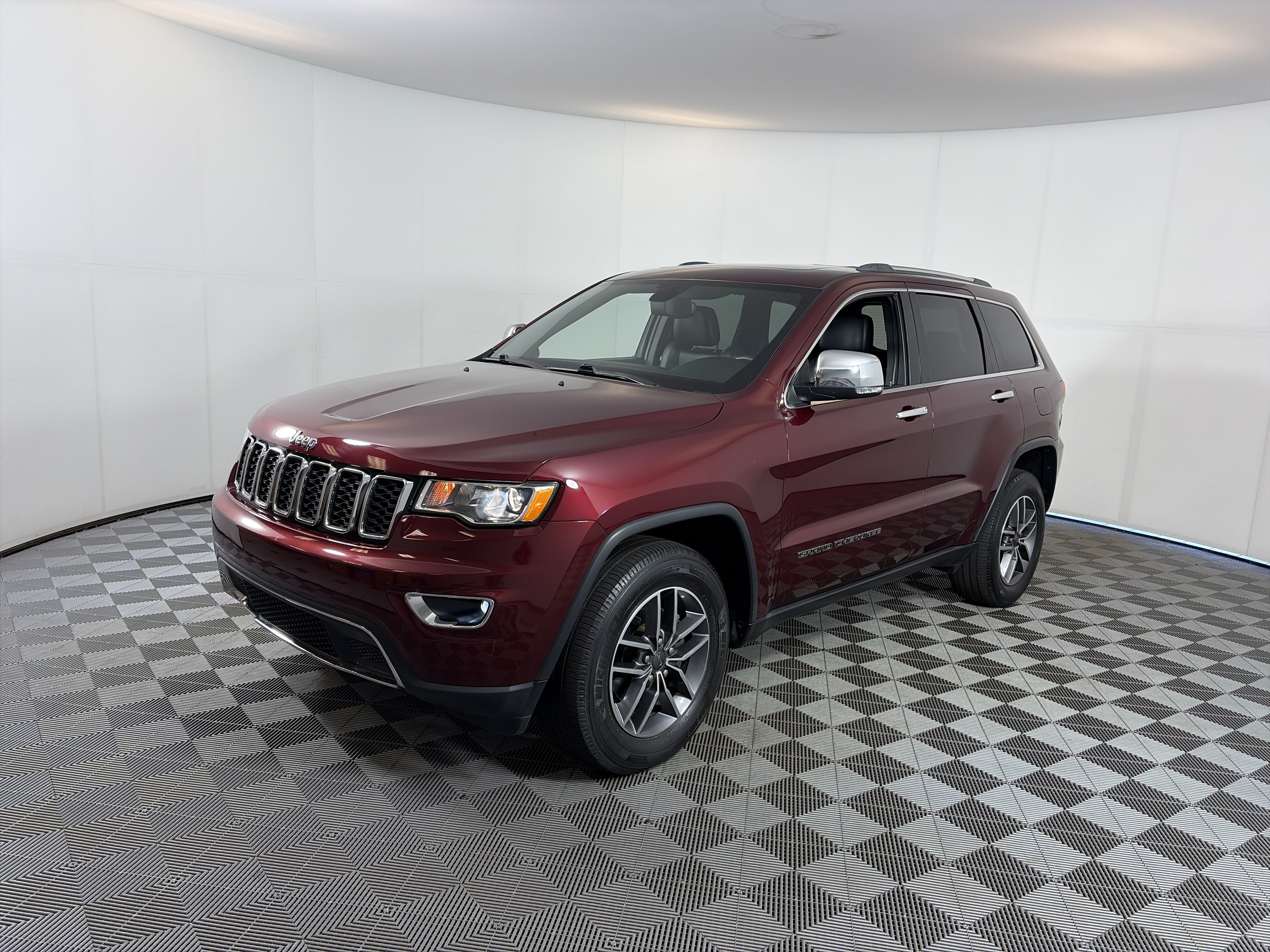 Used 2020 Jeep Grand Cherokee Limited AWD/4WD image 2