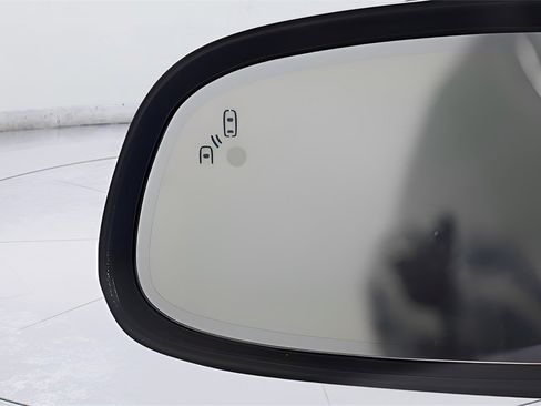 Used 2019 Ford Taurus Limited image 8