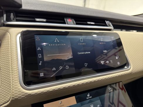 Used 2023 Land Rover Range Rover Velar R-Dynamic S image 19