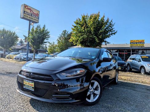 Used 2015 Dodge Dart SXT image 1