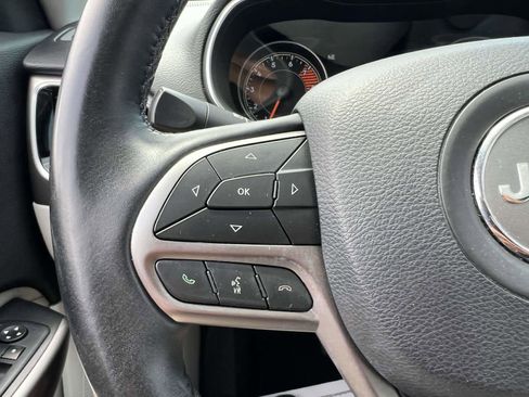 Used 2019 Jeep Cherokee Limited image 26