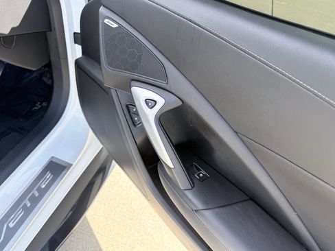 Used 2017 Chevrolet Corvette Stingray Coupe w/ Carbon Flash Badge Package image 32