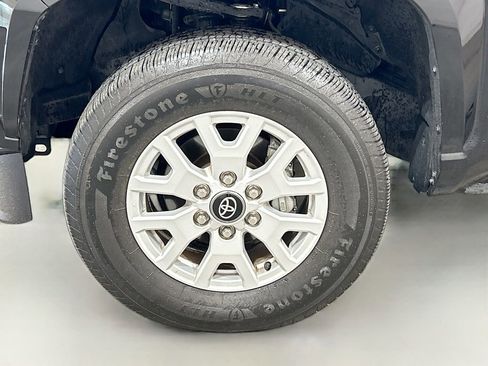 Used 2025 Toyota Tacoma SR5 AWD/4WD image 26