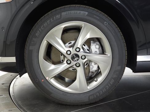 New 2026 Genesis GV70 2.5T Advanced image 8