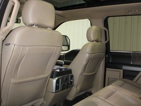 Used 2019 Ford F250 Lariat w/ Chrome Package image 18