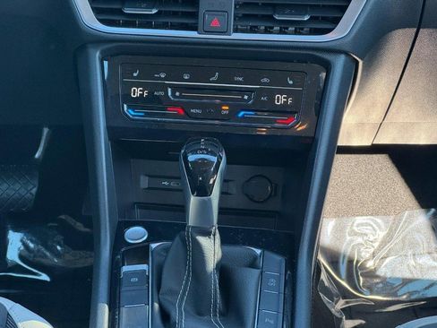 Used 2025 Volkswagen Taos SE image 14