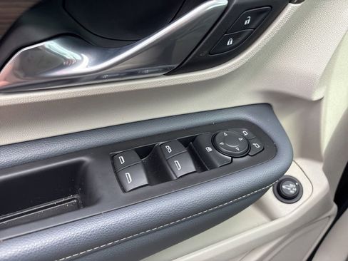 Used 2024 GMC Terrain Denali image 31