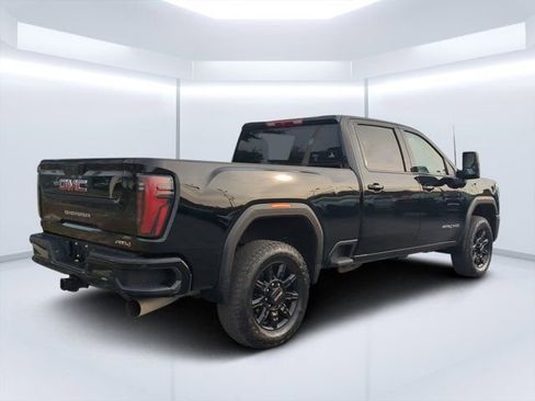 Used 2025 GMC Sierra 2500 AT4 image 3