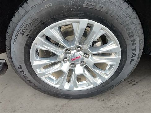 Used 2025 GMC Yukon XL Denali image 13